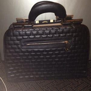 SOLD 🚫Classy quilted black purse