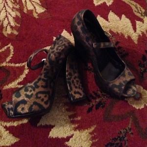 Stylist leopard heels