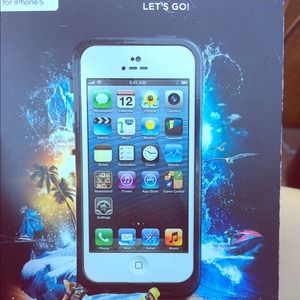 WHITE IPHONE 5s LIFEPROOF CASE