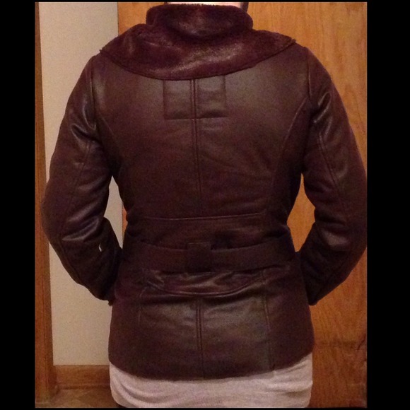 Small brown bomber jacket with soft interior - Picture 3 of 3
