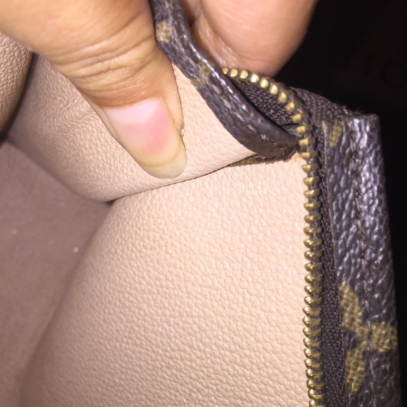 AUTHENTIC LOUIS VUITTON Vintage Toiletry Pouch 19 - Picture 3 of 4