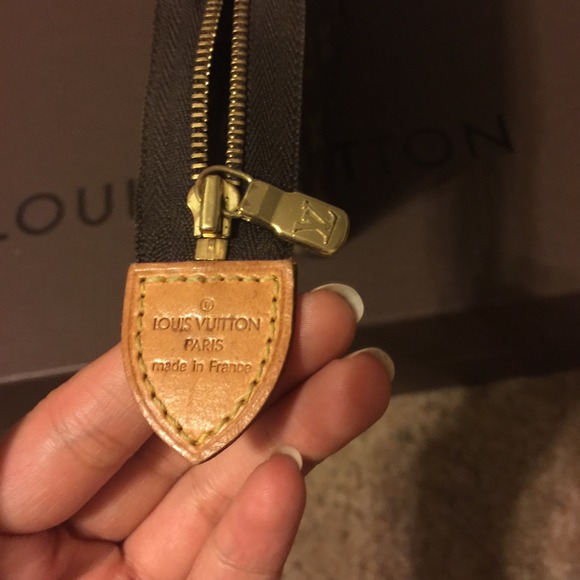 AUTHENTIC LOUIS VUITTON Vintage Toiletry Pouch 19 - Picture 4 of 4