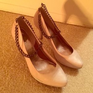 Slate off-pink pumps with detachable ankle chains