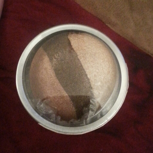 Stilla eye shadow