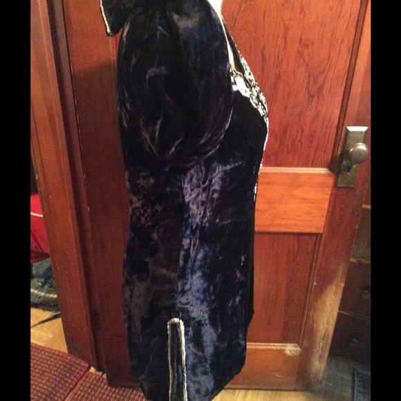 🆕 NWTS/VELVET HOLIDAY TUNIC/BLACK/SOFT SURROUND - Picture 4 of 4