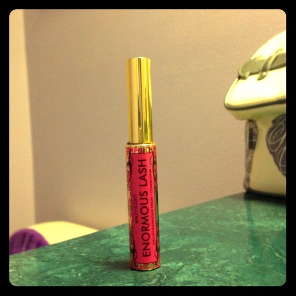 I day final sale! ENOURMOUSeyelash enhancing serum