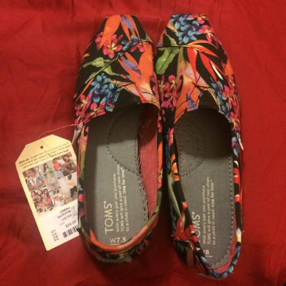 Fun floral toms!