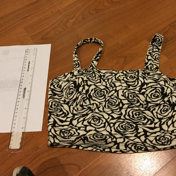 Crop top - Picture 2 of 3