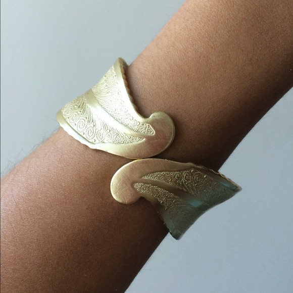 Gold cuff - Picture 2 of 2