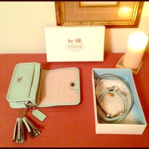 { Coach } Legacy Crossbody Clutch With Box