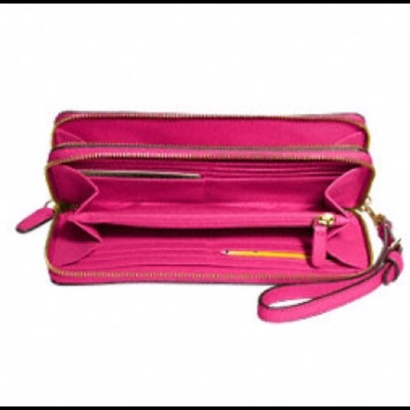 🎉HP🎉Double Saffiano Leather Accordian Wallet - Picture 2 of 3