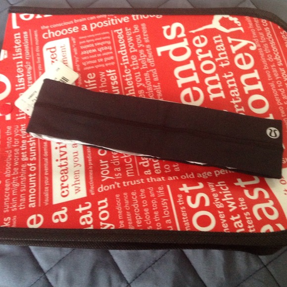 NWT Lululemon black fly away tamer headband