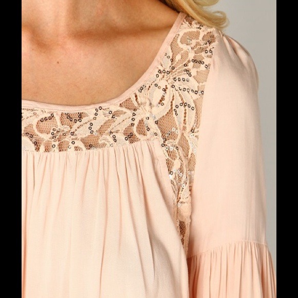 ❌SOLD OUT ❌Boho chic peach bell sleeve top - Picture 2 of 2