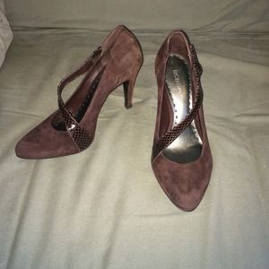 BCBG GIRLS Brown suede heels.