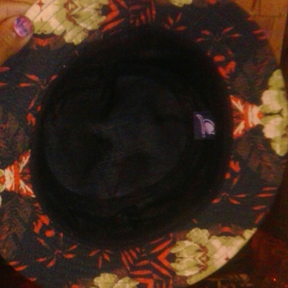 Bucket hat - Picture 2 of 2