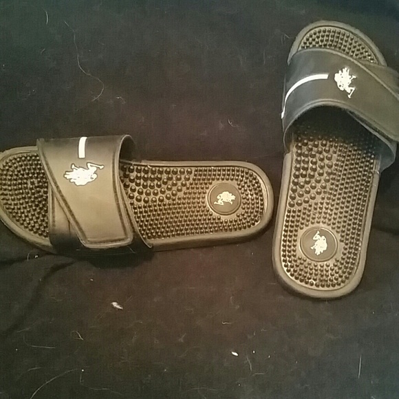 2 pair of slides, 1 pair old navy flip flops