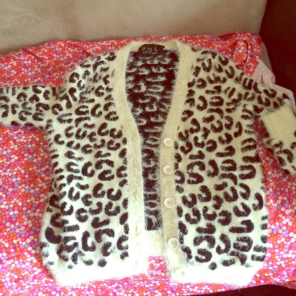 Snow leopard 100% acrylic warm fuzzy sweater