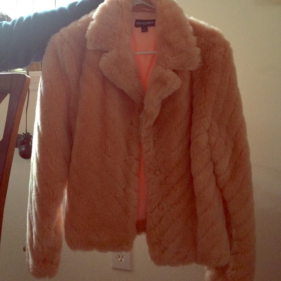 Faux fur pink short jacket. - Picture 1 of 2