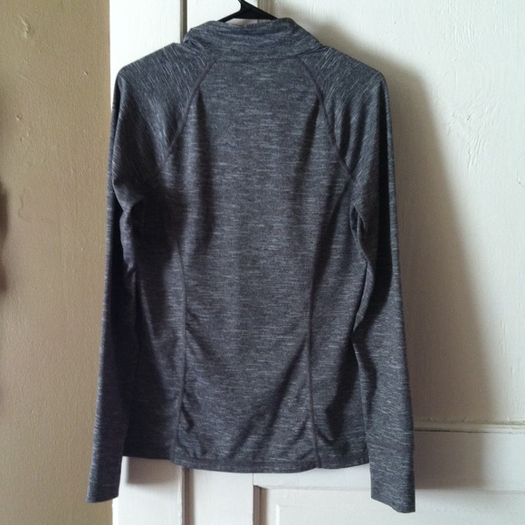 Thin pullover jacket. - Picture 2 of 3