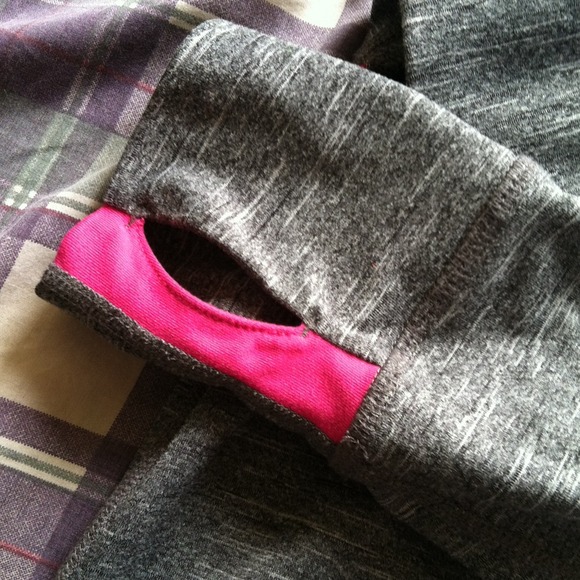 Thin pullover jacket. - Picture 3 of 3