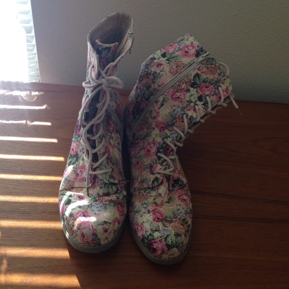 Combat Boots 😍😘