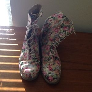 Combat Boots 😍😘