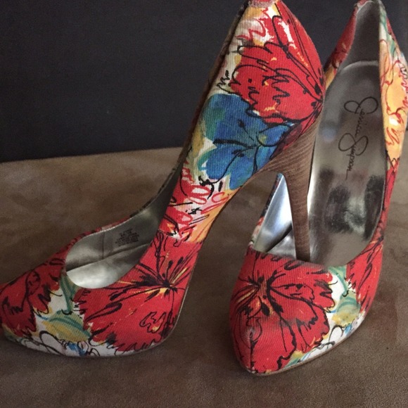 Jessica Simpson pumps