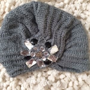 Gray knitted hat with bling bling