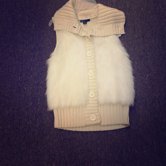 GAP Jackets & Blazers - Cute faux fur vest