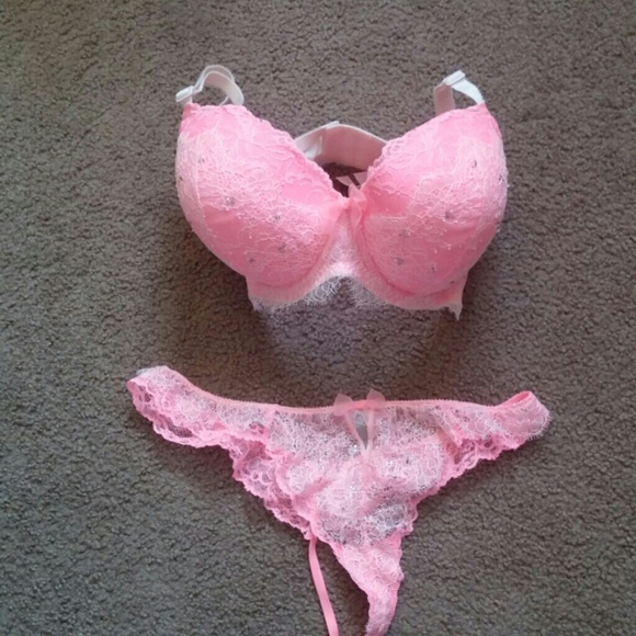 *on hold*Never Been Worn Victorias Secret set
