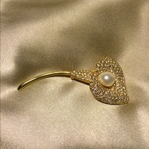 Lily pin w simulated diamonds/pearl - new w/o tags