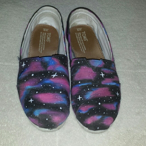 Super cute galaxy TOMS 9