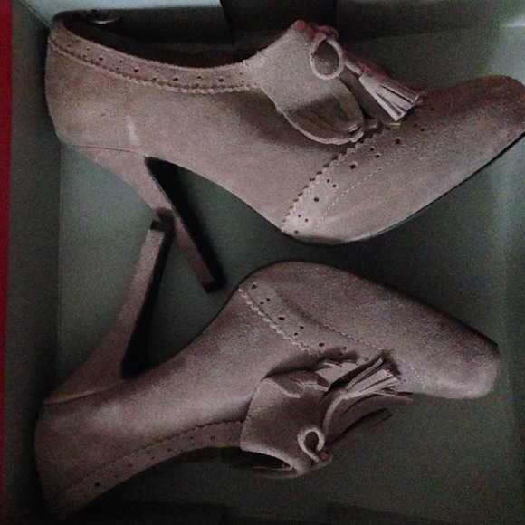 Tan heels