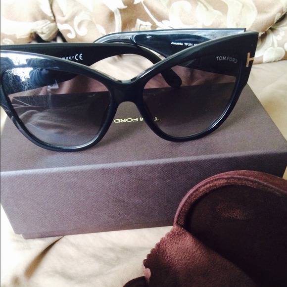 Sunglasses - Picture 2 of 3