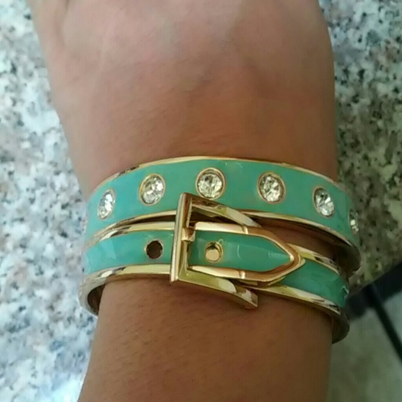 🆕😍Beautiful buckle bracelet set😍🆕 - Picture 3 of 4