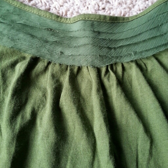 Sold in bundle. Green LOFT tank top - Picture 3 of 4