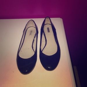 Black ballerina flats!!