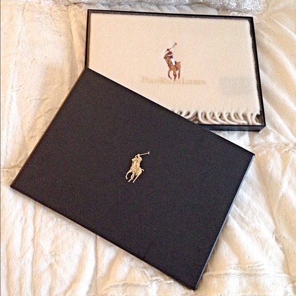 Ralp Lauren Lambswool Big Pony Scarf - Picture 4 of 4