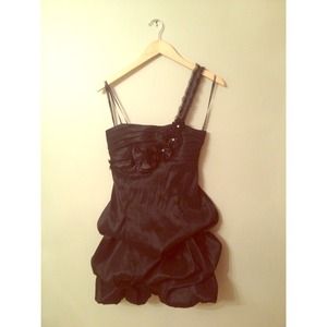 Cute one-strap black bubble dress