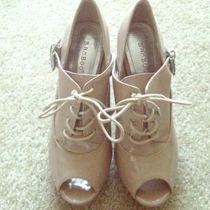Peep toe patent nude booties!!