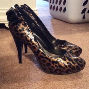 Brand new Steve Madden Leopard print with bows