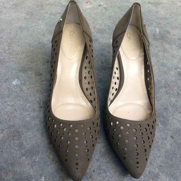 Calvin Klein 3 inch Pumps- Size 7.5
