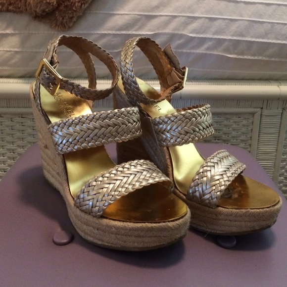 👯Michael Kors gold braided wedge