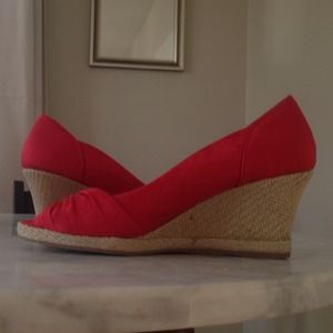 Life Stride red open toed wedges