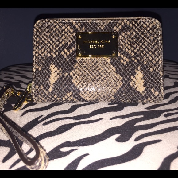 Michael Kors wristlet