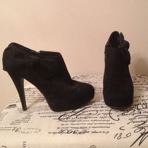 Cute black booties!