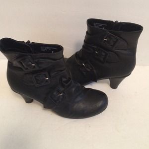 Black short boots size 6!