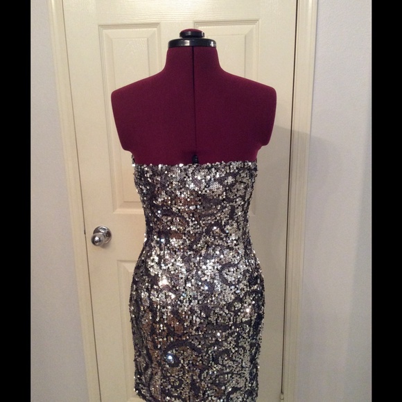 🎉🎉SALE🎉🎉 2B Bebe Sequin Dress - Picture 4 of 4