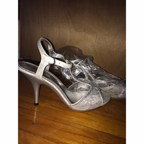 Heels. - Picture 3 of 4