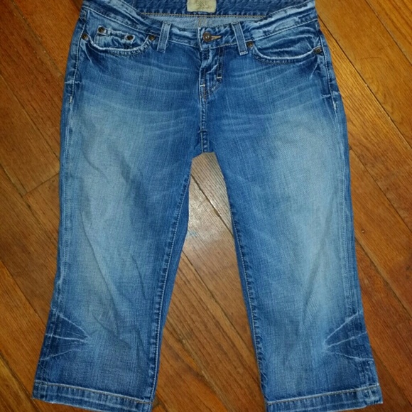 *SOLD *Buckle BKE Capris